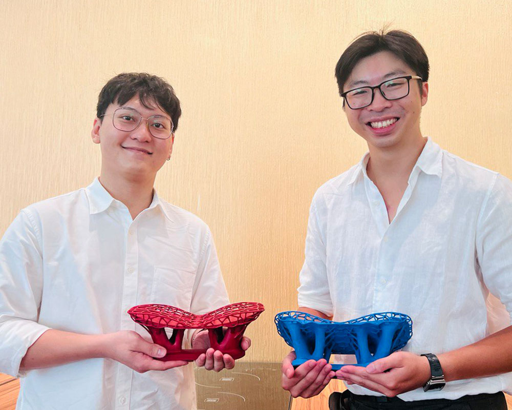 Aaron Chooi (right) and Keith Lee wins Grand Prize at Hyundai-NTU 3D Printing Challenge