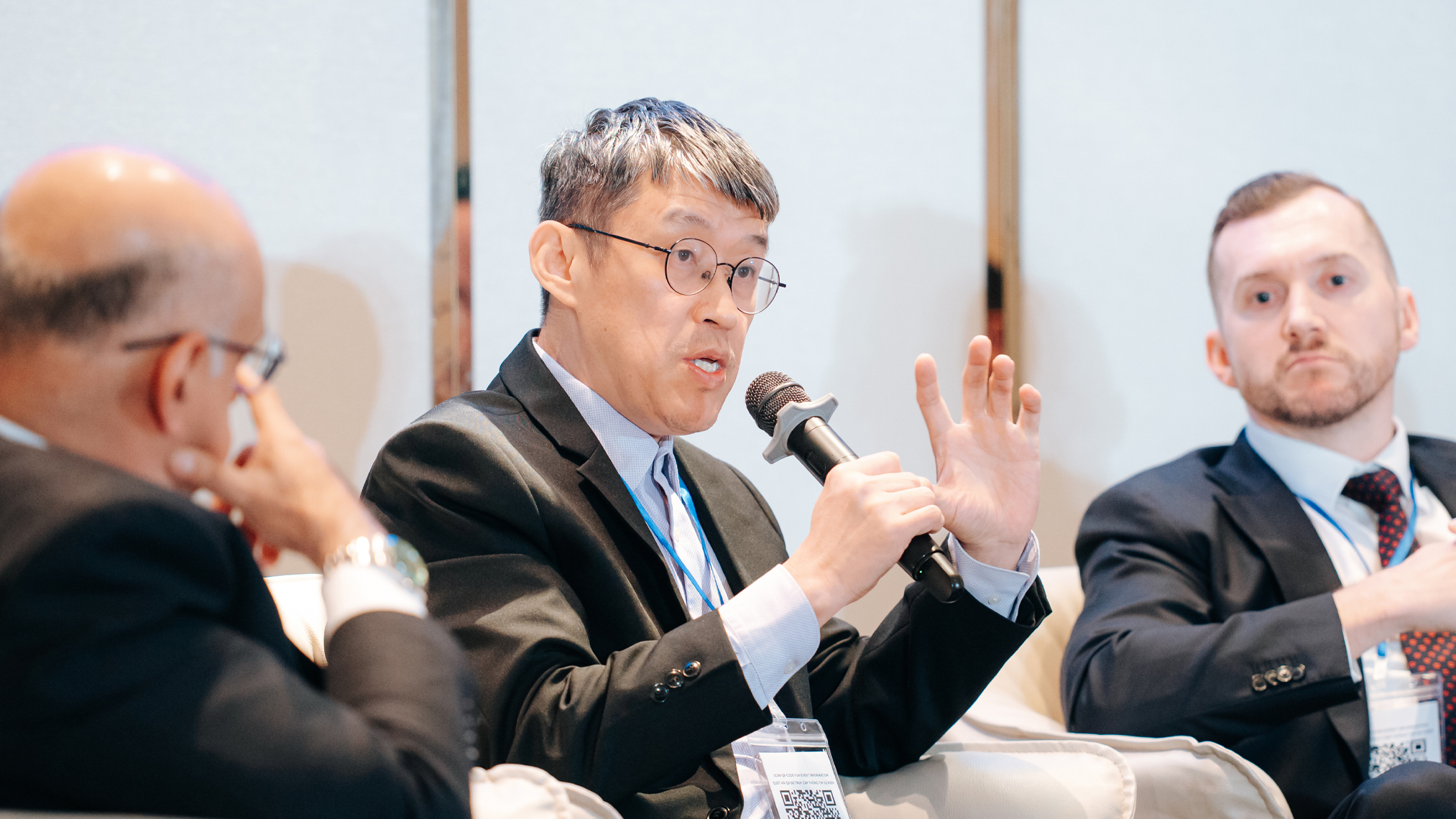 Dr Li Xiaoli speaks on AI and GenAI in Finance panel at the Digital Financial Inclusion Conference 2025 in Vietnam